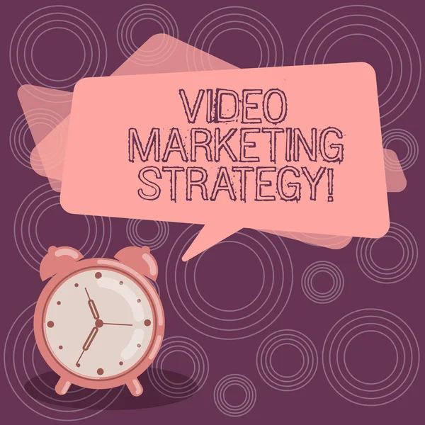 Text sign showing Video Marketing Strategy. Conceptual photo integrates engaging video into marketing campaigns Blank Rectangular Color Speech Bubble Overlay and Analog Alarm Clock. — Stock Photo, Image