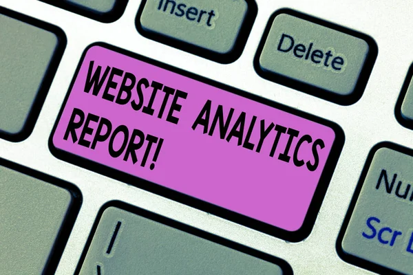 Χειρόγραφο κείμενο γράφοντας τοποθεσία Web Analytics έκθεση. Έννοια έννοια διαδικασίες που χρησιμοποιούνται για να βελτιστοποιήσετε το βαθμό του το πλήκτρο πληκτρολογίου ιστοσελίδα πρόθεση να δημιουργήσετε υπολογιστή μήνυμα πιέζοντας το αριθμητικό πληκτρολόγιο ιδέα. — Φωτογραφία Αρχείου