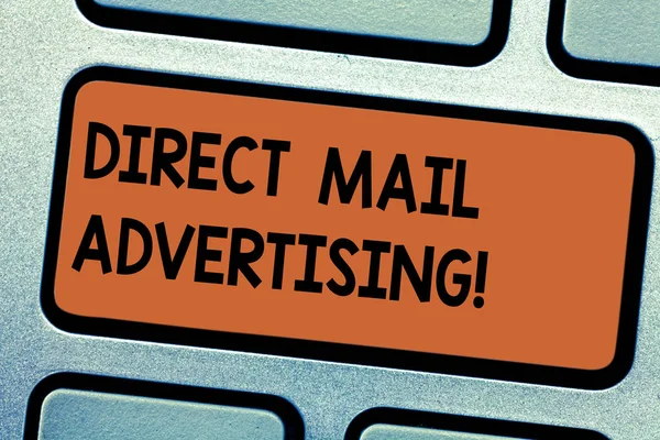 Word Writing Text Direct Mail Werbung. Geschäftskonzept zur Lieferung von Marketingmaterial an den Kunden der Post-Tastatur Schlüsselabsicht, Computer-Nachricht zu schaffen, die Tastatur-Idee. — Stockfoto