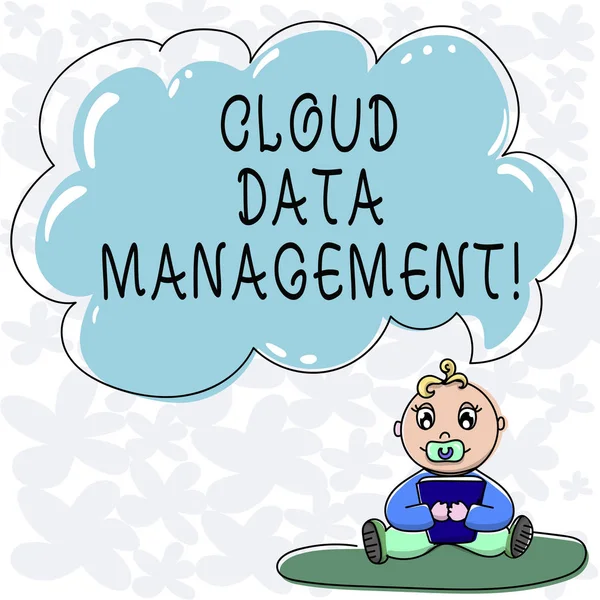 Konzeptionelle Handschrift, die Cloud-Datenmanagement zeigt. Business-Fototext eine Technik zur Analyse von Daten über Cloud-Plattformen hinweg Baby sitzt auf Teppich mit Schnuller Buch und Cloud-Sprechblase. — Stockfoto
