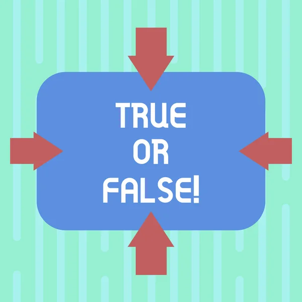 단어 쓰기 텍스트 True 또는 Falsequestion. 4 면의 빈 직사각형 모양을 가리키는 안쪽 사진에 화살표를 true 또는 false로 표시 하는 문 시리즈에 대 한 비즈니스 개념. — 스톡 사진