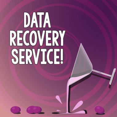 Veri kurtarma hizmeti yazma el yazısı metin. Erişilemez ya da kayıp veri kokteyl şarap cam sıvı dökme ile Splash üzüm ve gölge fotoğraf alma işlemi anlam kavramı.