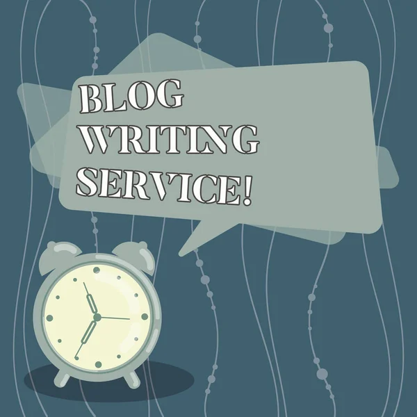Manuscrito texto Blog Writing Service. Conceito significado Cria conteúdo de blog de alta qualidade para uma empresa Blank Rectangular Color Speech Bubble Overlay e relógio de alarme analógico . — Fotografia de Stock