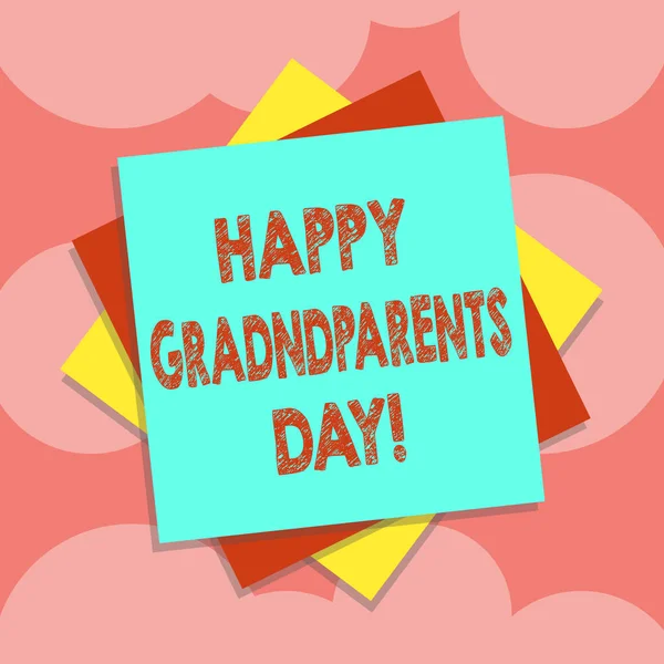 幸せな祖父母の日を示すメモを書きます。国民の祝日を祝う、複数層のシート色紙とダン ボールの影の祖父母の名誉を紹介ビジネス写真. — ストック写真