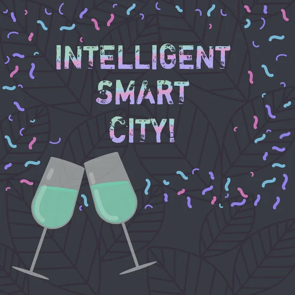 Escritura manual conceptual que muestra Smart City inteligente. Texto de la foto de negocios La ciudad que tiene una infraestructura energética más inteligente Copa llena de vino para celebrar con fotos dispersas de Confetti . —  Fotos de Stock