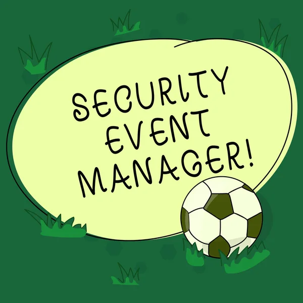 Текстовый знак, показывающий Security Event Manager. Концептуальные фотоинструменты, используемые для анализа нескольких приложений безопасности Футбольный мяч на траве и пустой очертания круглой фотографии формы . — стоковое фото