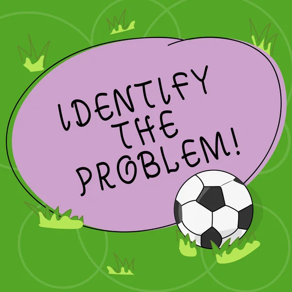 A Word a szöveg írása azonosítani a problémát. Üzleti koncepció diagnosztizálására a helyzet és a hangsúly a valódi probléma futball-labda, a fű és üres vázolt színes kerek fotó. — Stock Fotó