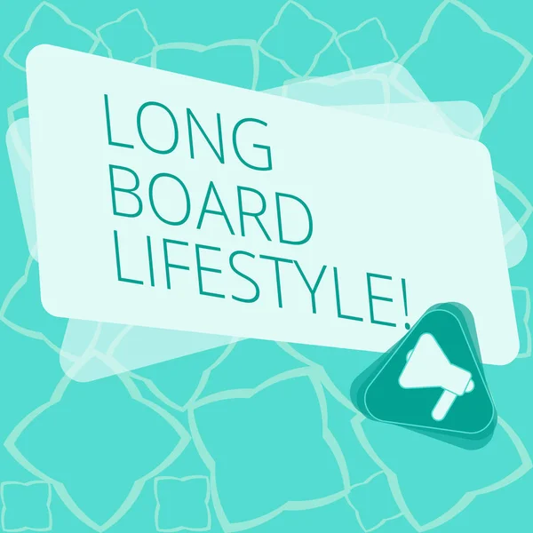 Texto de escritura de palabras Long Board Lifestyle. Concepto de negocio para engancharse con un equipo deportivo de longboard Megáfono dentro del triángulo y rectángulo de color en blanco para el anuncio . —  Fotos de Stock