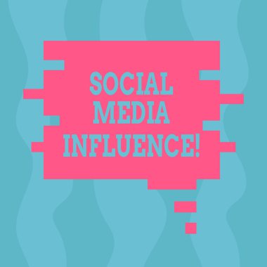 Sosyal medya etkisi gösteren yazılı kavramsal el. İş fotoğraf metin bireyler diğerleri sunum reklamlar için konuşma balonu bulmaca parça şeklinde düşünme etkiler yeteneği.