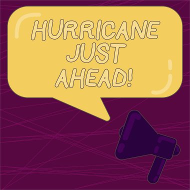 Kasırga ilerde gösterilen Not yazma. Şiddet Tropikal Siklon vitrine iş fotoğraf kara megafon ve dikdörtgen renk konuşma balonu yansıması ile vurmak için yaklaşıyor.