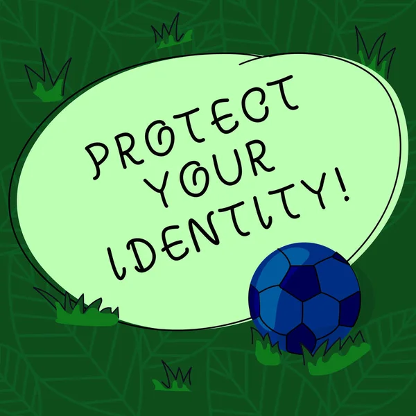 手書きテキストあなたの身元を保護します。草やブランクの説明したラウンド カラー形状写真で概念の意味あなたのソーシャル メディア上でのプライバシーを有効にするアカウントをサッカー ボール. — ストック写真