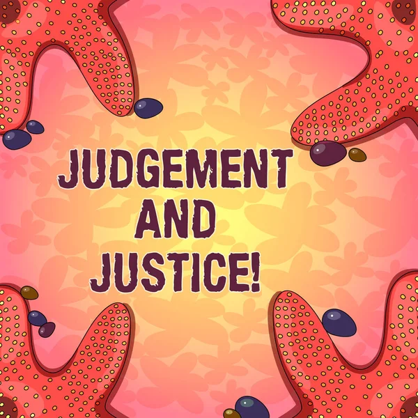 Написание текста "Суд и справедливость". Бизнес-концепция системы законов в стране, где судьи показывают фото морской звезды на четырех углах с красочными камешками для плакатов . — стоковое фото