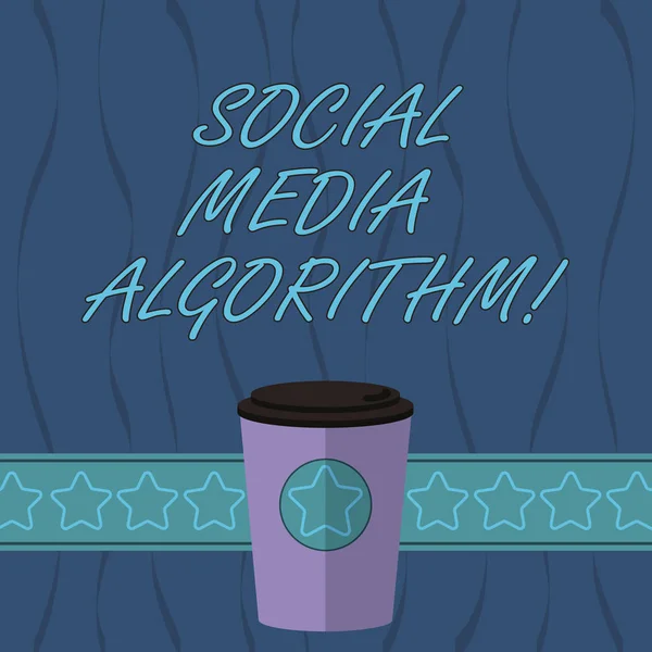 Texte textuel Algorithme des médias sociaux. Concept d'entreprise pour trier tous les messages et montrer le plus populaire à l'utilisateur 3D Coffee To Go Cup avec couvercle et étoiles sur bande espace de texte vide . — Photo