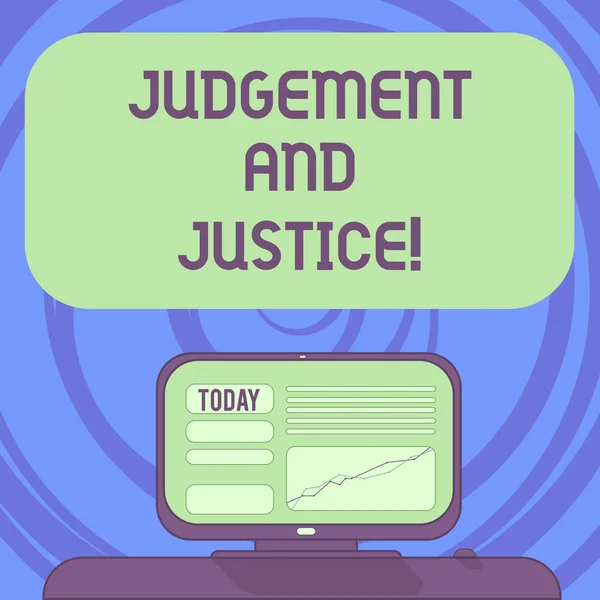 Текстовый знак, показывающий суд и справедливость. Концептуальная фотосистема законов в стране, где судьи показывают конный экран компьютера с линейным графиком на рабочем столе . — стоковое фото