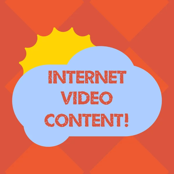 Escritura a mano de texto de contenido de vídeo de Internet. Concepto que significa ofertas con la transmisión de vídeo a través de Internet Sun Hiding Shining Behind Blank Fluffy Color Cloud photo for Poster Ads . — Foto de Stock