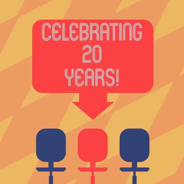 Tekst teken weergegeven: viering 20 jaar. Conceptuele foto ter herdenking van een speciale dag 20 jaar samen lege ruimte kleur pijl wijst naar een van de drie draaibare stoelen-foto. — Stockfoto
