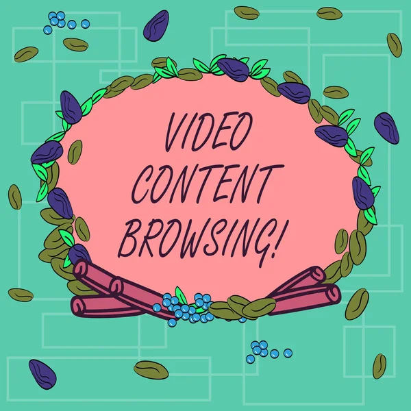 Word Writing Text Video Content Browsing. Geschäftskonzept zum Abschöpfen von Videoinhalten, um Kranz aus verschiedenfarbigen Samenblättern und gerollten Zimtfotos zu befriedigen. — Stockfoto