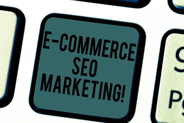 Escritura a mano de texto E Commerce Seo Marketing. Concepto significado Aumentar la visibilidad de la tienda en línea en el resultado de la búsqueda Teclado clave La intención de crear mensaje de ordenador pulsando el teclado idea . — Foto de Stock