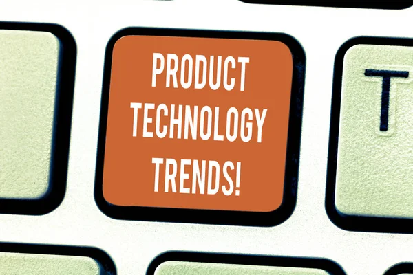 Het schrijven van nota Product technologie Trends tonen. Zakelijke foto presentatie gemakkelijk geaccepteerd op de markt worden populaire toets op het toetsenbord te willen maken van computer bericht op idee van het toetsenbord te drukken. — Stockfoto