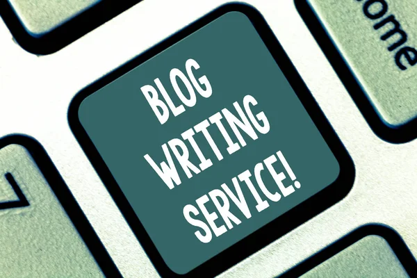 Nota di scrittura che mostra Blog Writing Service. Business photo showcase Crea contenuti blog di alta qualità per un business Tastiera chiave Intenzione di creare messaggio del computer premendo l'idea tastiera . — Foto Stock