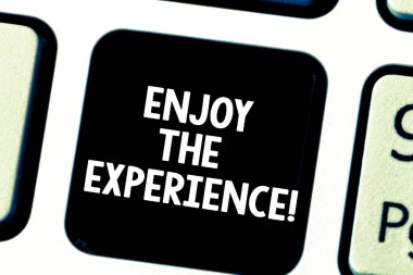 Word metin yazma deneyimi tadını çıkarın. Klavye tuşuna basarak tuş takımı fikir bilgisayar ileti oluşturmak için niyet içinde bulunduğunuz durumu zevk alarak için iş kavramı