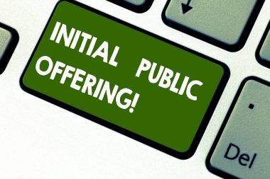 Metin yazma halka arz kelime. Onun hisse senedi halka sunan ilk kez klavye tuşuna basarak tuş takımı fikir bilgisayar ileti oluşturmak için niyet için iş kavramı.