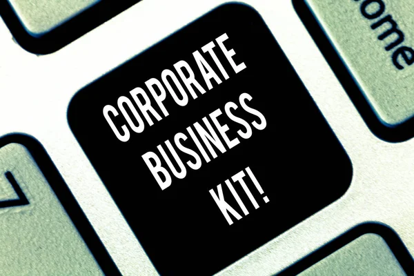 概念的な手書きの企業のビジネス キットを表示中します。事業写真展示のカスタマイズされた構造バインダーやビジネス キーボードのキー メッセージをアイデアのコンピューターを作成する意図のエンブレム. — ストック写真