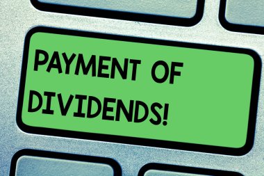 Temettü ödeme yazma el yazısı metin. Hissedarlar klavye tuşuna basarak tuş takımı fikir bilgisayar ileti oluşturmak için niyet için şirket tarafından kar dağıtım anlam kavramı.