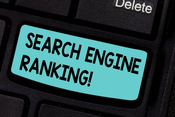 Escrita de mão conceitual mostrando Search Engine Ranking. Foto de negócios mostrando Rank em que site aparece na consulta do motor de busca Teclado Intenção chave para criar ideia de mensagem de computador . — Fotografia de Stock