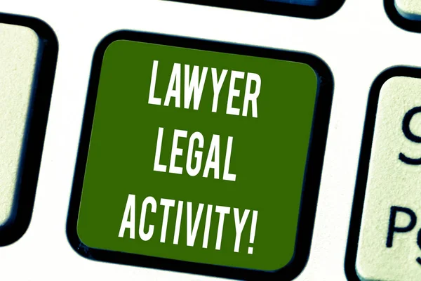 概念的な手書きの弁護士の法的な活性を示します。ビジネス写真テキスト ケースを準備し、法主キーボードのキー メッセージをアイデアのコンピューターを作成する意図に助言を与える. — ストック写真