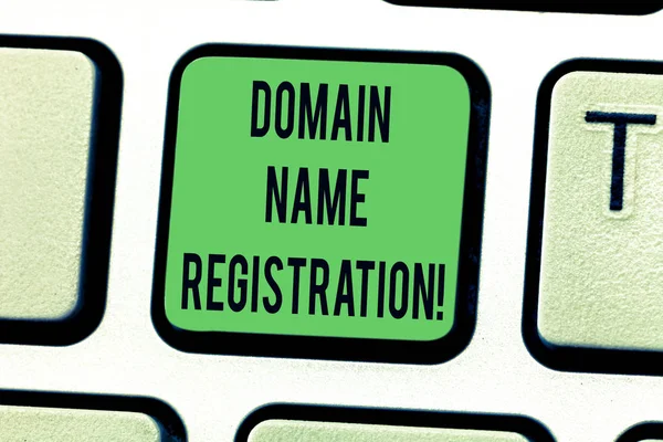 Text tecken visar registrering av domännamn. Konceptuella foto processen att reservera ett namn på Internet på tangenten avsikt att skapa dator meddelande genom att trycka på knappsatsen idé. — Stockfoto