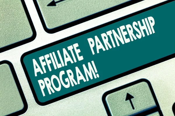 Texte textuel Affiliate Partnership Program. Concept d'entreprise pour promouvoir conjointement les autres produits Clé de clavier Intention de créer un message informatique appuyant sur l'idée de clavier . — Photo