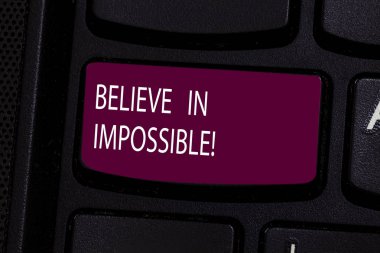 El yazısı metin inanmak imkansız. Hiç inanılmaz bir şey oldu anahtar tuş takımı fikir tuşuna basarak bilgisayar ileti oluşturmak için niyet klavye umudunu anlam kavramı.