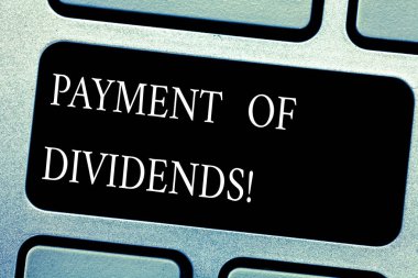 El yazısı metin temettü ödeme. Hissedarlar klavye tuşuna basarak tuş takımı fikir bilgisayar ileti oluşturmak için niyet için şirket tarafından kar dağıtım anlam kavramı.