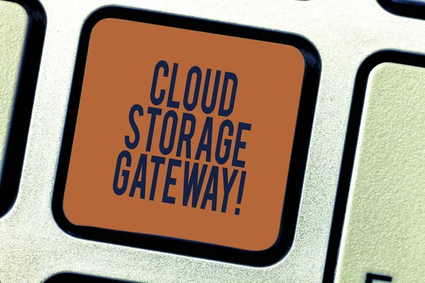 Textzeichen, das Cloud Storage Gateway zeigt. konzeptionelle Foto-Server, der auf dem Kundengelände Tastatur wichtigsten Absicht, Computer-Nachricht Drücken der Tastatur Idee erstellen residiert. — Stockfoto