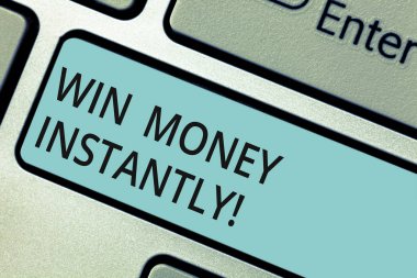 Anında para kazanmak gösterilen Not yazma. Başlarken nakit ödül rekabet spor veya oyun klavye tuşuna basarak tuş takımı fikir bilgisayar ileti oluşturmak için niyet olarak vitrine iş fotoğraf.