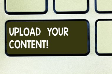 Kavramsal el upload içeriğinizin gösterilen yazma. İş fotoğraf metin iletim dosya bir bilgisayar sistemi internet'e klavye tuşu bilgisayar ileti fikir oluşturmak için niyet.