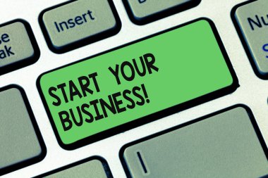 Başlangıç Your iş gösterilen metin işareti. Kavramsal fotoğraf girişimci organize küçük kuruluş Startups klavye tuşuna basarak tuş takımı fikir bilgisayar ileti oluşturmak için niyet.