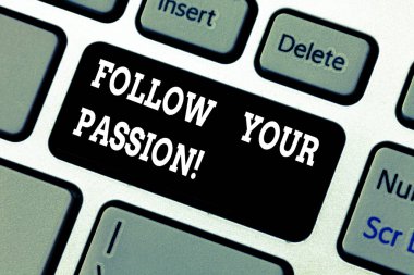 Your Passion takip gösterilen Not yazma. Git büyük ilgi merak ya da coşku klavye tuşuna basarak tuş takımı fikir bilgisayar ileti oluşturmak için niyeti ile vitrine iş fotoğraf.