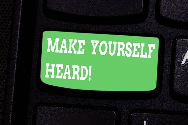 Концептуальный почерк, показывающий Make Yourself Heard. Демонстрация бизнес-фото говорит что-то достаточно громко, чтобы показать, чтобы услышать клавиши клавиатуры Намерение создать идею компьютерных сообщений . — стоковое фото
