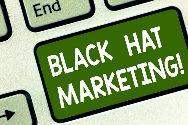 Текст статьи Black Hat Marketing. Бизнес-концепция поисковой выдачи включает в себя дизайн сайта, который легко найти с помощью клавиш клавиатуры для создания компьютерного сообщения, нажимая на клавиатуру. . — стоковое фото