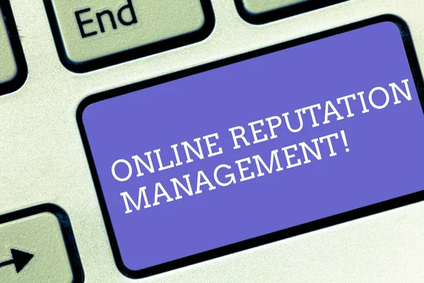 Scrittura concettuale a mano che mostra Online Reputation Management. Testo della foto aziendale prendendo il controllo della conversazione online Tastiera chiave Intenzione di creare idea di messaggio del computer . — Foto Stock