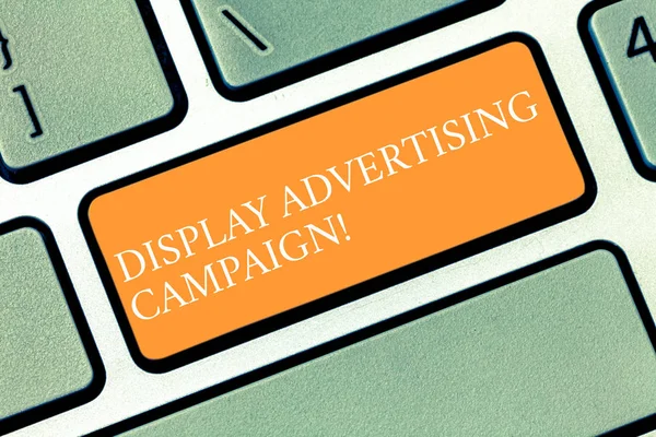 Написание Заметки Показывающей Рекламную Кампанию Дисплея Демонстрация Бизнес Фото Передает — стоковое фото