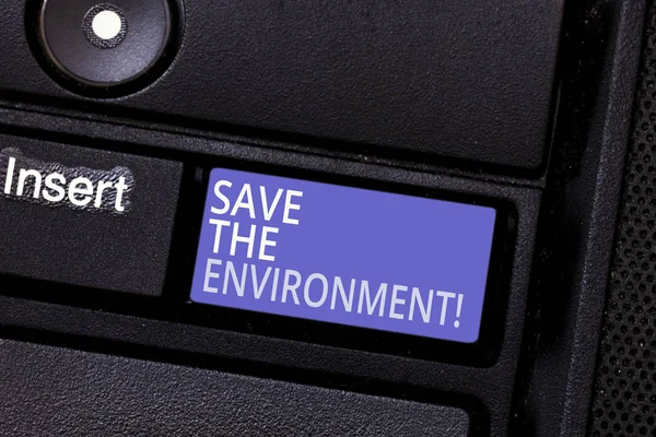 환경 저장을 보여주는 글을 참고. 보호 하 고 천연 자원을 보존 전시 하는 비즈니스 사진 키보드 키 누르면 키패드 아이디어 컴퓨터 메시지를 만들려고 의도. — 스톡 사진