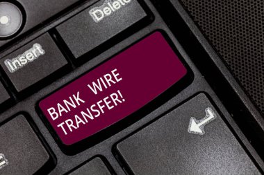 Banka havalesi gösterilen Not yazma. Para vitrine iş fotoğraf gider bir banka veya kredi kullanarak başka ağ klavye tuşuna basarak tuş takımı fikir bilgisayar ileti oluşturmak için niyet.