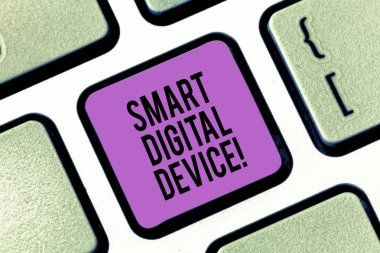 Word metin akıllı dijital aygıt yazma. İş kavramı bir bilgisayar veya mikroişlemci klavye tuşu basarak tuş takımı fikir bilgisayar ileti oluşturmak için niyet donanımları için.