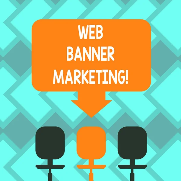 Tekst teken weergegeven: Web Banner Marketing. Conceptuele foto met zich meebrengt als u wilt een advertentie insluiten in een webpagina die lege ruimte kleur pijl wijst naar een van de drie draaibare stoelen-foto. — Stockfoto