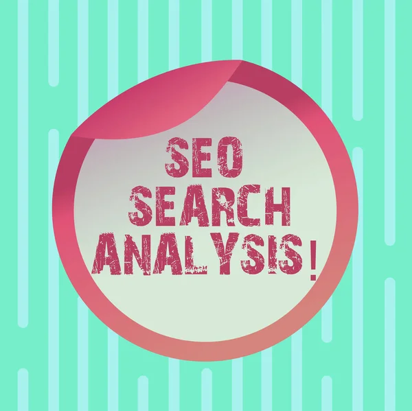 Tekst: Seo Search Analysis. Forretningskonsept for å gjøre endringer nettsted Gjør mer synlige søkemotorer Flaskeemballasje tom Kartong Beholder lett å åpne Foil Seal Cover . – stockfoto