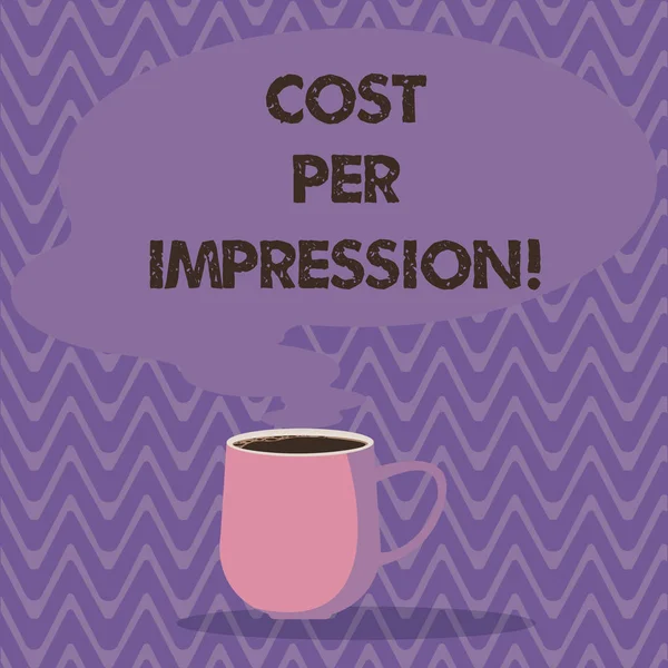 Tekst teken weergegeven: Cost Per Impression. Conceptuele foto verwijst tarief die adverteerder is overeengekomen om te betalen voor nummer mok foto Cup van warme koffie met lege kleur tekstballon als stoom-pictogram. — Stockfoto