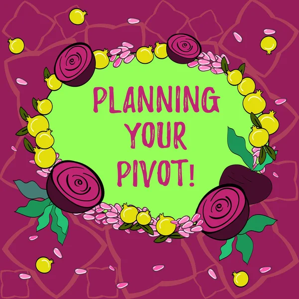 Tekst teken weergegeven: Planning Your Pivot. Conceptuele foto pad dat meeste startups doorlopen vinden juiste klant bloemen krans gemaakt van kleine zaden kleine glanzende granaatappel en gesneden bieten. — Stockfoto